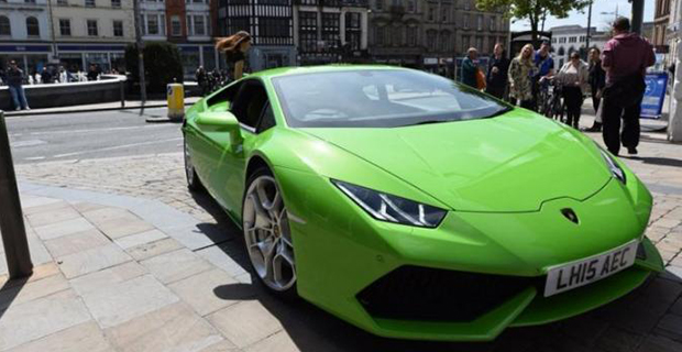 Inggris Menjadi Negara Pertama Yang Menggunakan Taksi Lamborghini