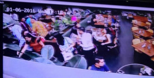Rekaman CCTV Akhirnya di Putar Di Pegadilan, Ayah Mirna Darmawan Salihin, berteriak-teriak saat rekaman tiba 